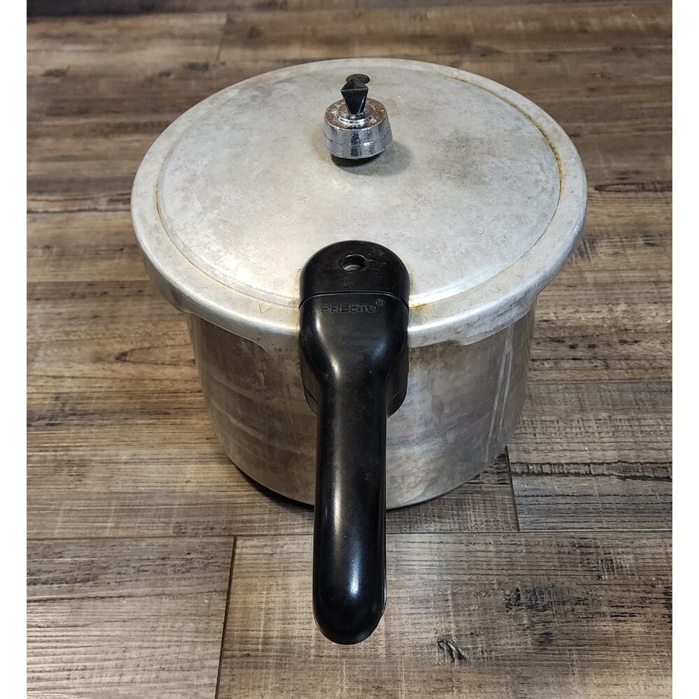 Vintage Presto 409A 6 Quart Stainless Steel Pressure Cooker. X